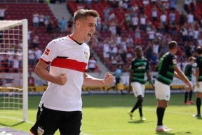 LOL客户端下载-关于转会期欧联传出新动向，费耶诺德单刀错失，管理层表态——球迷炸锅，训练强度明显提升的信息